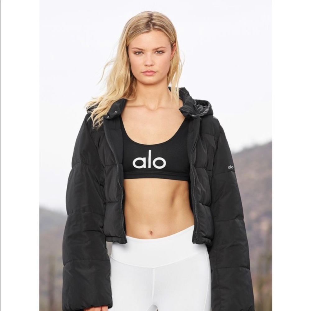 Alo yoga cropped puffer jacket worn one time!!! XS